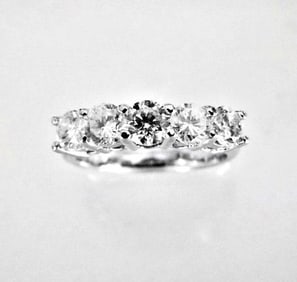 Engagement Ring : 1.67 Carat 14K White Gold