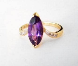 Amethyst: 1.90CT Diamond: .06CT Ring 14k Y/g