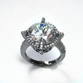 Creation Diamond/ 5.32 Carat 18k B/g Overlay