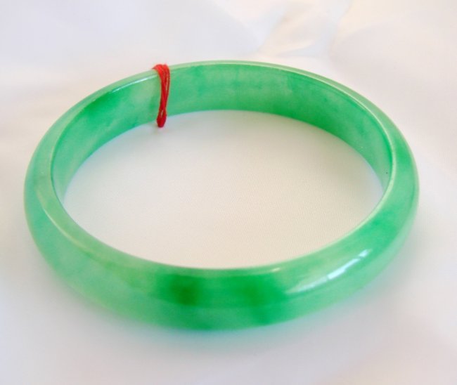 Natural Jade Bangle JBA-1A Size 7: Jade Bangle Clarity: JBA-1A Stone:Green Jade br>Color: Green Transparency: Semi -Transparent Shape & Cut:Solid Jade Band Haft Round Jade Finish:High Polish Remarks:Genuine Jadeite Jade Quality:Excel