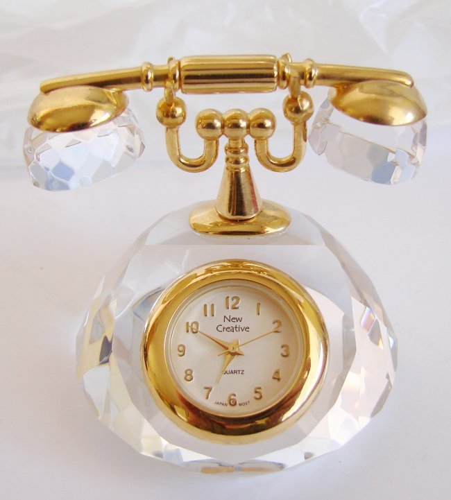 New Creative Quartz Clock Crystal 18k Y/g Filled: New Creative Quartz Clock Crystal Phone Antique Style Material: Crystal Movement : Japan Movt Run: battery Type: Quartz Type: Desk Clocks Size:H 2"-W 1.3/4" inch 18k Yellow Gold Filled Weight: 7