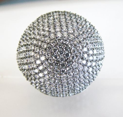 Creation Diamond Dome Ring 4.75Ct18k B/G Overaly: Creation Diamond Ring High Quality Item Item: Ring(Size 6) Weight: 4.75 Carat Round brilliant Clarity: VVS, Color: F Face Ring 24 mm, Band Thickness: 4-6mm Setting: Micro Pave Metal: 18k Black gold ov