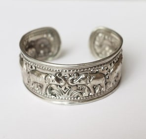 Woman’s Caved Elephant Cuff Bangle 925 Sliver