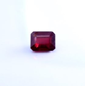Loose Madagascar Red 5.51Ct Size: 10.5x8.4x5.9mm