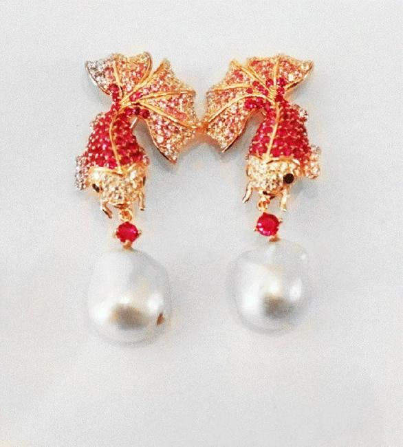 Baroque South Sea Pearl Earrings 18K Rose Gold Overlay: Gem Type: Pearl/Ruby/Creation white/Ping Diamond Stones Total: Approximately 15.20 Carat and Round Shaped Pink/white Stone : Clarity: VS1, Color: F Ruby: Clarity: Excellent Baroque South Sea Pearl: Lu
