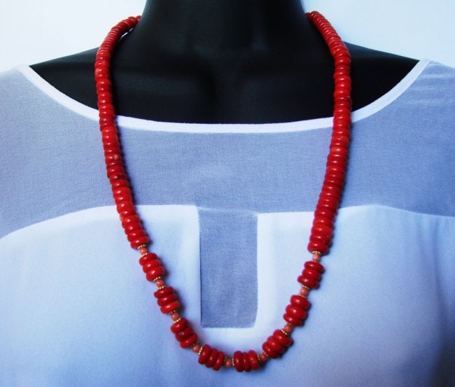 Natural Red Coral Necklace & Yellow Gold Filled Class: Gem Type: Natural Red Coral Qty: 1 Length: 23" Shape: Button/Round Color: Red/Pink Coral Size: 11x4mm, Origin: Japan Metal: Yellow gold filled No Plated Style: Simple Clasp: Yellow Gold