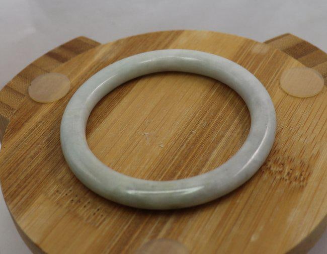 Natural Burmese Jade Bangle Size: 6, 28.71 Grams (1 of 3)