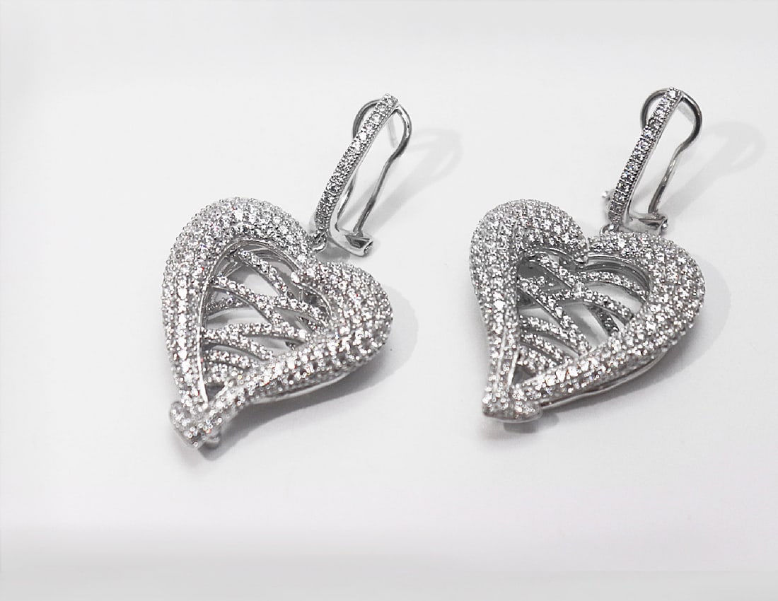 Creation, Diamond Earrings 5.63Ct 18k W/G Overlay: Creation Diamonds Heart Drop Earrings High Quality Item Item: Earrings Weight: 5.63 carat Round Brilliant Clarity: VS1, Color: F Length: 1.5" X Width: 25mm,Thickness:7 mm Setting: Micro Pave 18k White