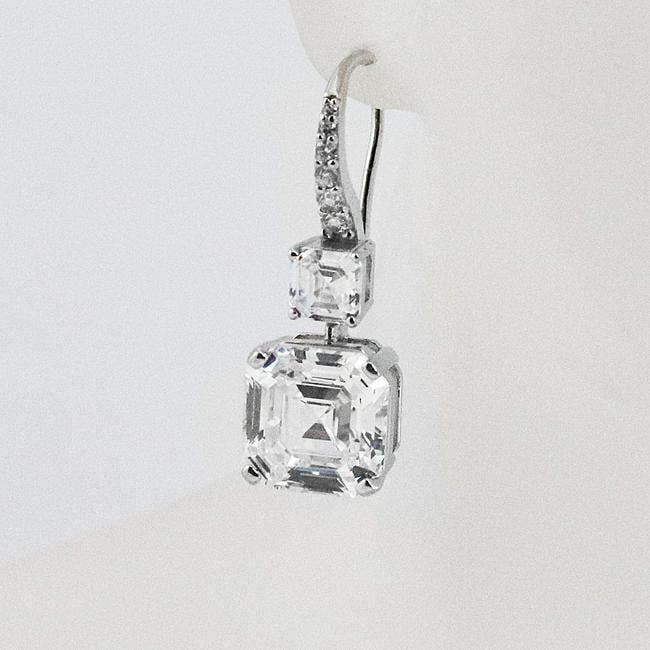 Dangle Earrings Creation, Diamond 18k W/G Overlay: Gem Type: Creation, Diamonds High Quality Item Item: Earrings .White Stone Total Weight: Approx. 7.52 Carat Clarity: VVS, Color: F Shaped: Cushion Cut Metal: 7.96 grams 18k White Gold Overly 925 Backi