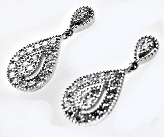 Stunning Diamond Earrings .53 Carat 14k W/g: Gems Type: Natural Diamond Qty: 1 Pairs Item: Earrings (Post/Backing) Length: 1" inch Condition: New Total diamond weight: .53 carat Round Brilliant Clarity: SI2, Color: H, Treatment: None 