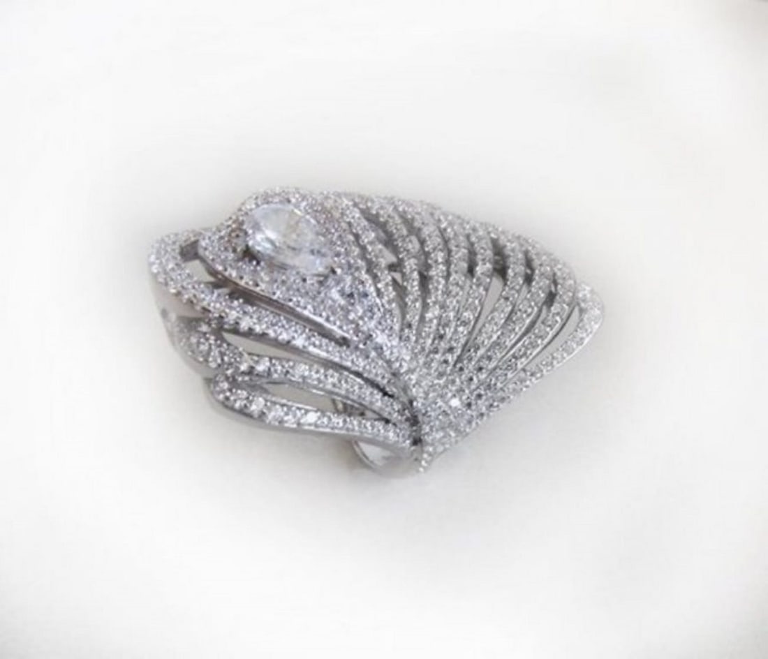 Creation Diamond Rings 3.45Ct 18K W/g Overlay: Creation Diamond Ring High Quality Item: Name: Ring Creation Diamond: 3.45 Carat Round Brilliant Clarity: VVS, Setting: Micro Pave/Prong Metal: 18k white gold overlay 925 silver 15.07grm 