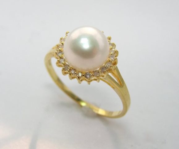 Akoya Pearl: 8mm/diamond: .10Ct Ring 14kY/G: Pearl Akoya/Diamond Ring Pearl: 8mm Clarity: A+ Color: Creamy Luster: Fine Origin: Japan Mounting: .10 carat small round shape Clarity:SI3-Color: H-Clarity:None 14k yellow gold and 1.40 gram<br