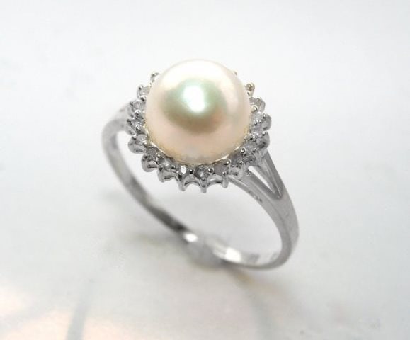 Akoya Pearl: 8mm/Diamond.10Ct Ring14k W/G: Pearl Akoya/Diamond Ring Pearl: 8mm Clarity: A+ Color: Creamy Luster: Fine Origin: Japan Mounting: .10 carat small round shape Clarity:SI3-Color: H-Treatment: None 14k white gold and 1.40 gram<b