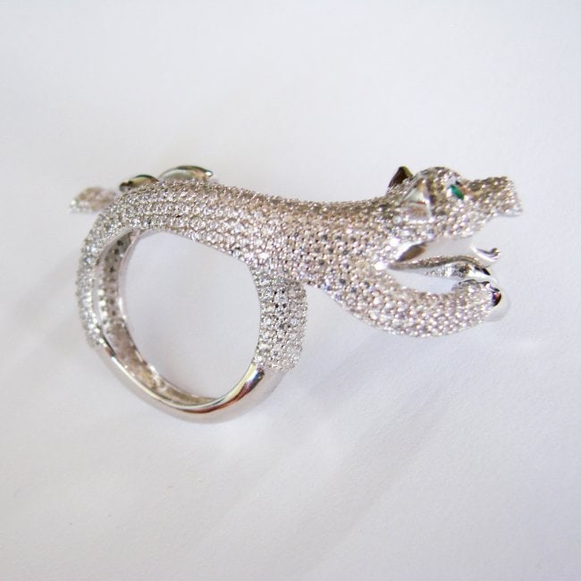 Creation Diamond Juguar Ring 10.26Ct 18k W/g Overaly: Creation Diamond & Green Garnet Ring High Quality Item Item: Ring Weight:10.28 Carat Round brilliant Clarity: VVS, Color: F Green Garnet:..08 Carat Marquise Cut Clarity: VVS, Color: Green L 2.25" x W