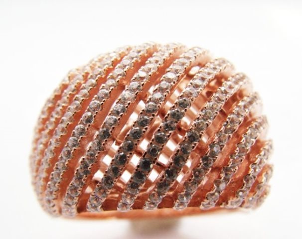 Creation Diamond Ring 2.50Ct 18k R/g Overlay: Creation Diamond Ring High Quality Stone: 2.50 Carat round brilliant Clarity: VVS, Color: F Setting: Micro Pave Metal: 18k Rose gold overlay 925 silver (6.grm) Polish: Excellent Gender: Womens Size: