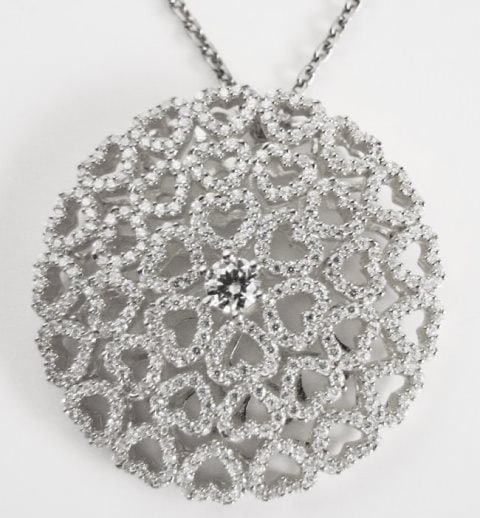 Creation Diamomd Pendant 3.50ct 18k W/g Overlay: Diamond Creation Pendant High Quality Item Quantity: 1 Item : Pendant Length : 1.1/2" inch Stone: 3.50 carat (Clarity: VVS1, Color D-E) 18k White gold overlay of 925 silver 925 silver weight: 6.50 gra