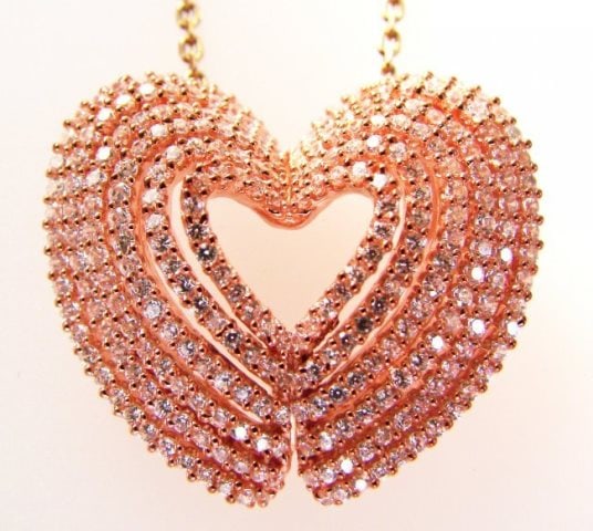 Creation Diamond Heart Pendant 2.45ct 18k R/g Over: Stunning Creation Diamond Pendant and High Quality Item Qty: 1 Clarity: VVS Color: F Weight: 2.45 carat round brilliant 18k Rose gold overlay 925 silver Weight: 6.10 grams Size: L 1" x W 1" Sty