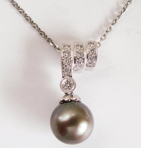 10.3mm Tahitian Pearl Diamond Pendant.20Ct 18k W/g: Gem Type: Natural Tahitian Pearl and Diamonds Diamond: 11 Pieces Weight:.20 Carat Round Brilliant (Clarity:VS2,Color:F,Treatment:None) Tahitian Pearl:10.3 mm Round Grade: AA Color: Gray,