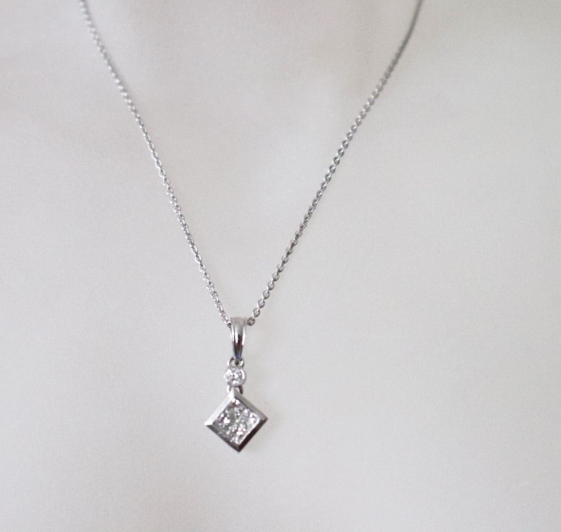 Diamond Square Pendant:.49Ct 18k W/g: Gem type: Natural Diamonds Item: Pendants Diamonds 4 Pieces Princess Weight : .39 Carat Diamond Round 1 Pieces Weight:.10 carat Round brilliant (Clarity:VS1/Color: G/Treatment: None) Face size .75&rdq