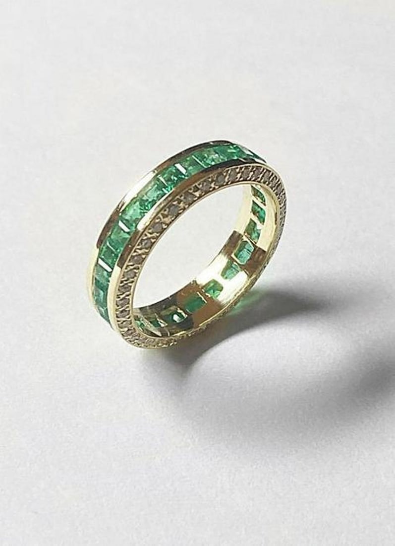 Diamond/Emerald Eternity Ring 4.30Ct 14K Y/g: Gem Type: Natural Emerald/Diamond Qty: 1 Condition: New Item: Ring (Size: 6.5) Band thickness: 2-3mm Total diamond weight: 1.05 carat round brilliant (76 pieces) Clarity: SI1, Color: H, Treatment: Non