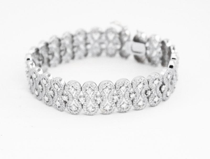 Gem Type: Creation, Diamond High Quality Item: Item: Bracelet Stone total Weight: 14.20 Carat Round Shaped Clarity: VVS, Color: F Metal: 35.50 grams 18k White Gold Overly 925 Length: 7. Inches Width: 9 mm Lock: Hidden Style: Very Unique Co