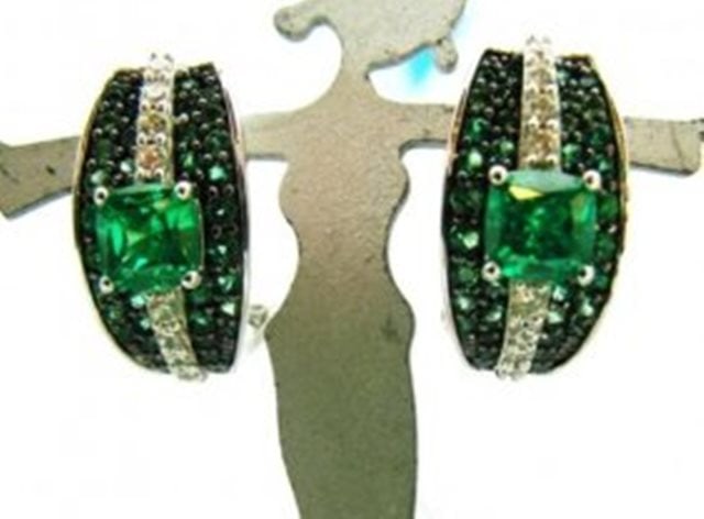Creation Dia/Emerald Earrings 7.50Ct 18k W/g Overlay: Creation Diamonds/ Emerald Earrings and high quality Item Item: Earrings Quantity: 1 Pairs Creation Diamond: .56 carat round brilliant (Clarity: VVS1, Color D-E) Creation Emerald: 6.94 Carat Round/Pri