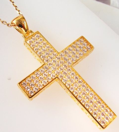Cross Pendant Dia: Creation 2.48Ct 18kY/g Overlay: Creation Diamond Cross Pendant and High Quality Item Item: Cross Pendant Quantity: 1 Clarity: VVS Color: F Weight: 1.48 carat Round brilliant Clarity: VVS Color: F Length: 2" Width: 1.20"