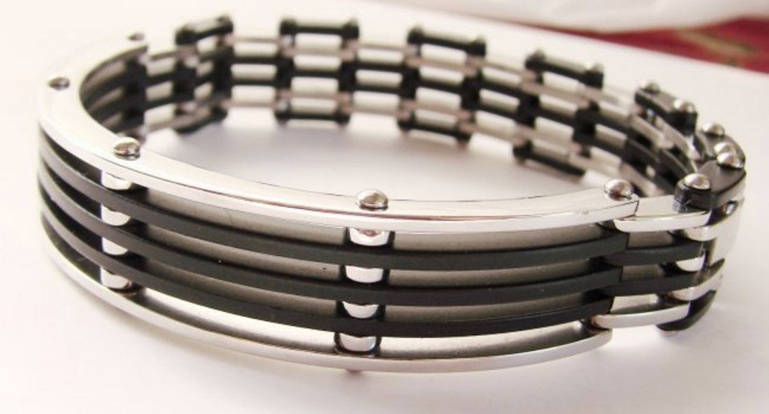 Men Bracelet Stainless Steel Black Tray Link: Men Bracelet Stainless steel Black Spritline Made In Italian High Quality Item Unique Design Wight: 1/2"inch Size 8.1/2"inch Gander: Men /Good for a gift to Lover (This item Ready Ship in Two day)
