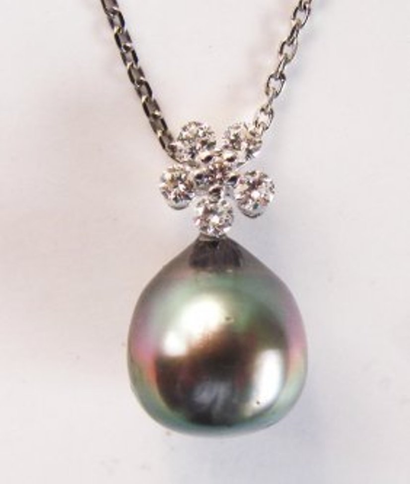 Tahitian Pearl Pendant 12 mm / Dia: .43Ct 18K W/g: Gem Type: Natural Tahitian Pearl Diamonds Pendants Quantity: 1 6 Pieces Round Brilliant Weight: .43 Carat Clarity: VS2 Color: G Tahitian Pearl:12 mm Of Round Grade: AAA Color: Peacock, Silver, G