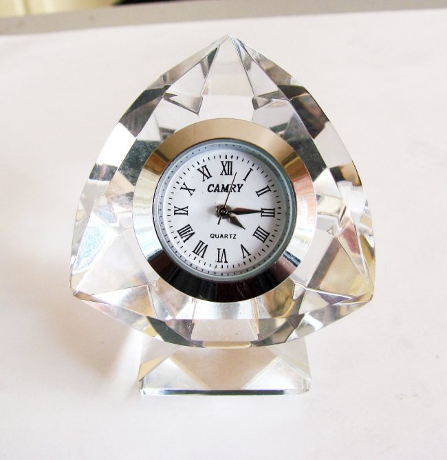 Camry Quartz Clock Crystal Platinum Overlay: Quartz Clock Crystal Trillion Facet Cut Material: Crystal-Movement : Japan Movt Run: battery-Type: Quartz Type: Desk Clocks-Weight: 76.8 grams Measurement:2"H x 2"W inch Platinum Overlay Stainless It 