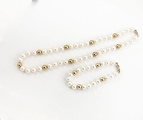 Culture Freshwater Pearl Necklace & Bracelet 14k Gold Ball/Clasp: Gem Type: Culture Freshwater Pearl Pearl: 7-8 mm and Gold ball 7 mm 2. Pieces, Necklace: 16 inches, Bracelet: 7 inches Color: Creamy/White Luster: Good Metal: 14k gold ball/Fish-Clasp Knot: Between Ea