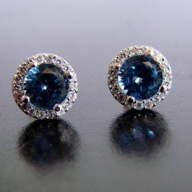 Creation Diamond&LD BlueTopz Stud Earring 2.62Ct 18k W/g: Creation Diamond and Emerald High Quality Item Quantity: 1 Pair Center: 1.33 Carat Round Facet Measurement: 6 mm Clarity:SI,Clarity:VS,Color: London Blue Surrounding:.40 Carat VS-1 Color F Setting nam