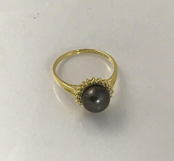 Freshwater Culture Ring Pendant 8 mm 14k Y/g: Color: Peacock/Black Mounting: .10 carat round shape Clarity: SI3, Color: H Metal: 14k yellow gold and 1.40 gram Size: 7 Thickness 2 mm Style: Anniversary Condition: New