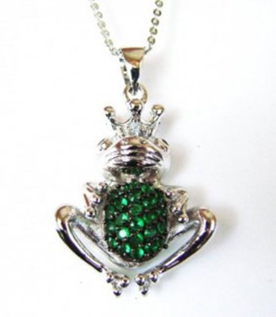 Creation Diamond/ Emerald Pendant 1.25Ct 18k W/g Overlay: Gem: Creation Diamond/Emerald Item: Pendant Pendant size: 25x20mm White stone: .15 carat round brilliant (Clarity: VV1, Color: F) Emerald: 1.10carat round (Clarity: VS1, Color:Green) Metal: 18k white