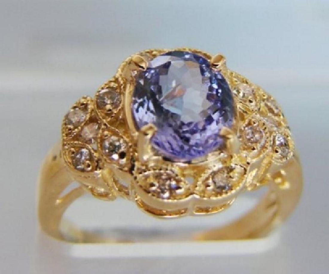Nature Tanzanite & Diamond Ring 3.60Ct 14k Y/g: Gem Type: Natural Tanzanite and Diamond Item: Ring Diamond: .75 carat 15 pieces round brilliant Clarity: SI-1, Color: G, Treatment: None Tanzanite: 2.85 carat Charity: VS, Color: Violet/Blue Cut :