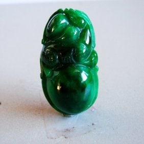Dragon Scattered Flower Imperial Jade Pendant 77.69Ct: Jade:Natural Imperial Jade Item: Dragon Scattered Flower Pendant Grade A Clarity:Deep Polish, Translucent Color: Deep Emerald Imperial Green Luster: Excellent Weight: 77.69 Carat Size:Length: 35mm x W