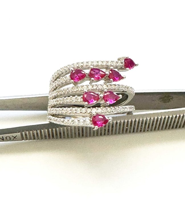 Creation Daimond Ruby Ring 3.15Ct 18k W/g Overlay: Creation Diamonds/Ruby high quality Item Item: Ring 99 Pieces Creation Diamond 1.05 carat Round (Clarity: VS1, Color D) Creation Ruby: 2.10 Carat Pear shape (Clarity: VS, Color Red) Measurement: 4x3 m