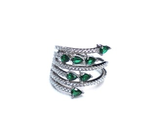 Creation Daimond Emerald Ring 3.15Ct 18k W/g Overlay: Creation Diamonds/Emerald high quality Item Item: Ring 99 Pieces Creation Diamond 1.05 carat Round (Clarity: VS1, Color D) Creation Ruby: 2.10 Carat Pear shape (Clarity: VS, Color Red) Measurement:
