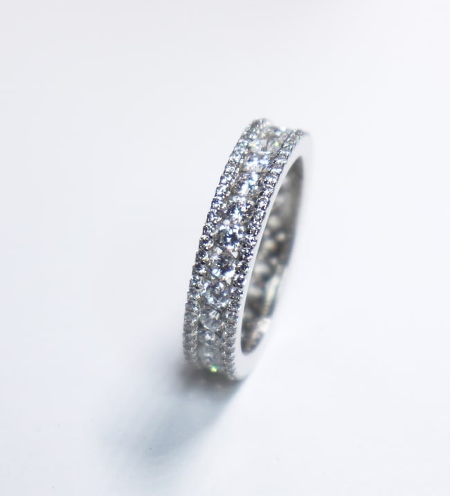 Creation Diamond Eternity Ring 4.77Ct 18k W/g Overlay: Creation Diamonds/Emerald high quality Item Item: Ring Creation Diamonds Eternity Ring High Quality Item Item: Eternity Ring 132 Pieces Stone: 4.77 Carat Round brilliant Clarity: VS-Color: F Setting