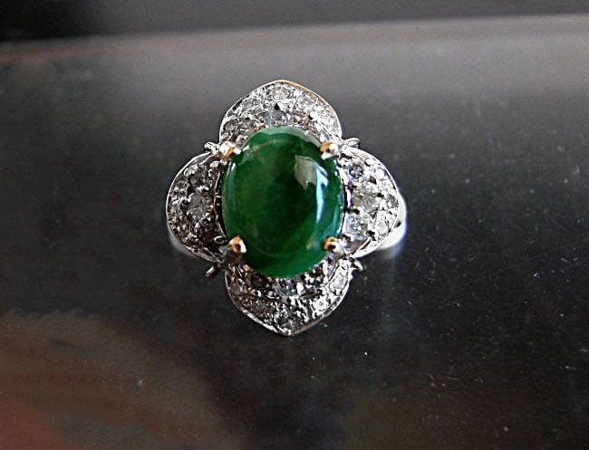 Anniversary Ring Imperial Jade/Diamond 3.40Ct 14k Y/W: Gem: Natural Imperial Jade & Diamond Item: Ring Ring face diameter: 18x16 mm Jade Weight: 2.86 Carat Oval Cabochon Measurement: 10x8 mm Grade: A Clarity: Transparent,Color: Emerald Green Treatment: No