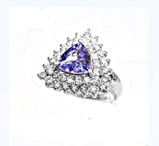 Anniversary Tanzanite Diamond Ring 4.08Ct 14k W/g: Gem Type: Natural Tanzanite/Diamond Qty: 1 Item: Ring Item: Ring (Size: 6.5) Band thickness: 3-4mm Diamond 40 Pieces weight: 1.60 carat Round Brilliant Clarity: SI2, Color: H, Treatment: None