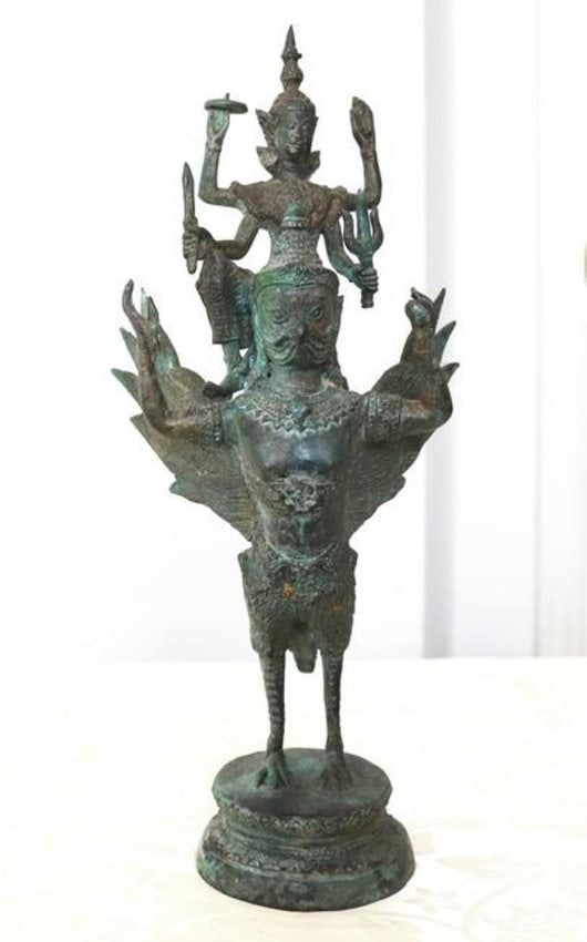 Khmer Angkor,King Vishnu on Garuda Statue 12th Century: Khmer Angkor,Brass King Vihnu on Garuda Statue 12th Century Antiques by Handcrafted Collection item Color:Gold Black Texture Material: Solid Bronze Height: 12.5" x Width: 5"inch Weight: 3.00 Pounds