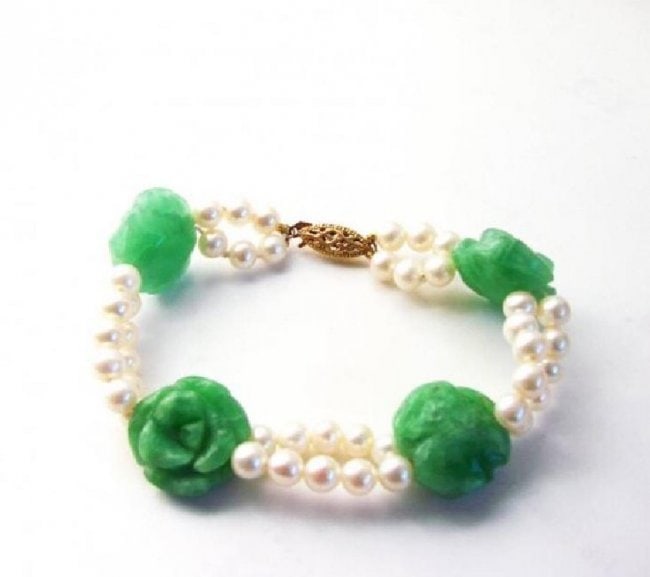 Culture Pearl-Jadeite Jade Bracelet SZ 7: Gems Type: Natural Jadeite Jade and Culture Pearl Grade:JBA-2B, Color: Green Measurement: 17 mm, Thickness: 7 mm Handwork Carving Design Flower Origin: Beijing China (Mainland) Total Weight: 18.10 gra
