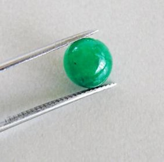 Colombia Emerald Round Cabochon 2.67Ct 8.8x5 mm: Gem Type: Natural Colombi Emerald Weight: 2.67 Carat Measurement: 8.8x5 mm Shape:Round Cabochon Clarity: I1 Color: Green Treatment: Oiled Origin: Colombia Estimate Value Prices$5,875