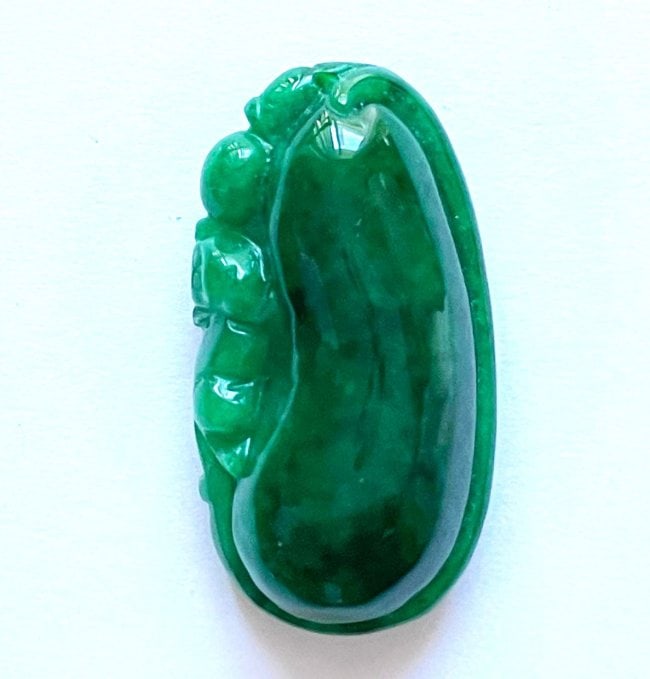 Scattered Flower Gourd Ruyi Imperial 67.33Ct Grade A: Jade: Natural Imperial Green Item:Scattered Flower Gourd Ruyi Pendant Grade A Clarity: Deep Polish, Translucent Color: Deep Emerald Imperial Green Luster: Excellent Weight: 67.33 Carat Length: 36mm