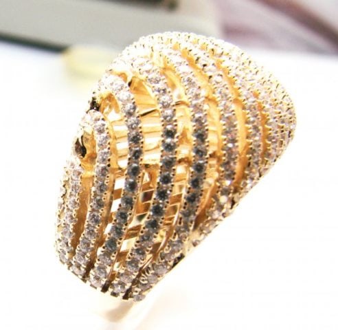 Creation Diamond Ring 2.50Ct 18k Y/G Overlay: Creation Diamond Ring High Quality Stone: 2.50 Carat round brilliant Clarity: VVS, Color: F Setting: Micro Pave Metal: 18k Yellow gold overlay 925 silver (6.grm) Polish: Excellent Gender: Women's