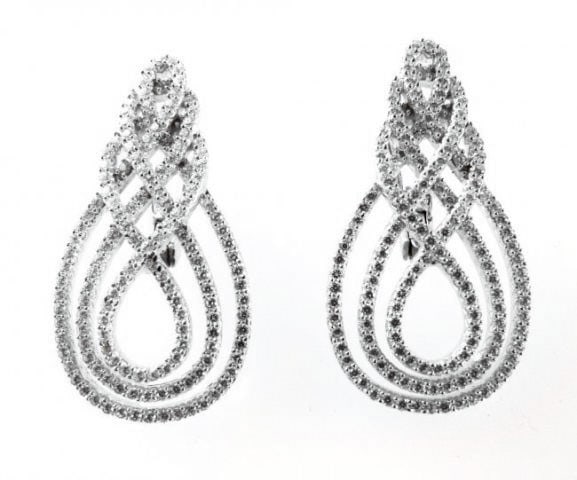 Creation Diamond Earrings 3.30Ct18k W/g Overla: Creation Diamond Chandeliers Earrings High Quality Item Length: 1.3/4"L x 3/4" W Weight: 3.30 Carat Round brilliant Clarity: VVS, Color: F Setting: Prong Metal: 18k white gold overlay 925 silver Weigh