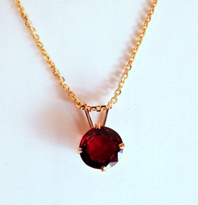 Pendant Garnet Round 1.15Ct 14k Y/g: Gem Type: Natural Garnet Item:Pendant Weight: 1.15 Carat Round Facet Measurement: 6.5x2.8 mm Clarity: VS,Color: Red Pyrope 14K Yellow gold and 1.98 grams Diameter: 10x7 mm Style: Unique Pendant