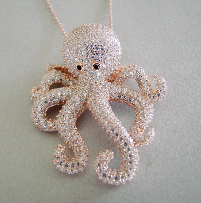 Creation Diamond Octopus Pendant 4.42Ct 18k R/g Overlay: Creation Diamond & White and Black High Quality Item: Pendant Weight:4.37 Carat Round brilliant Clarity: VVS, Color: F Black:.05 Carat Round Pendant Size: L 1.1/2" x W 1.1/4" inch Setting: Micro Pave 