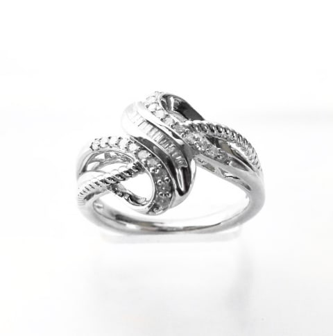 Vintage Diamond Ring .53CT 18k W/g Overlay: Gem Type: Natural Diamond Item: Ring Total diamond weight: .53 Carat Rounds and Baguette Shape Clarity: SI3, Color: G, Treatment: None Metal: 18k white gold Overlay 925 Silver Weight: 4.40grm, Ring Fa